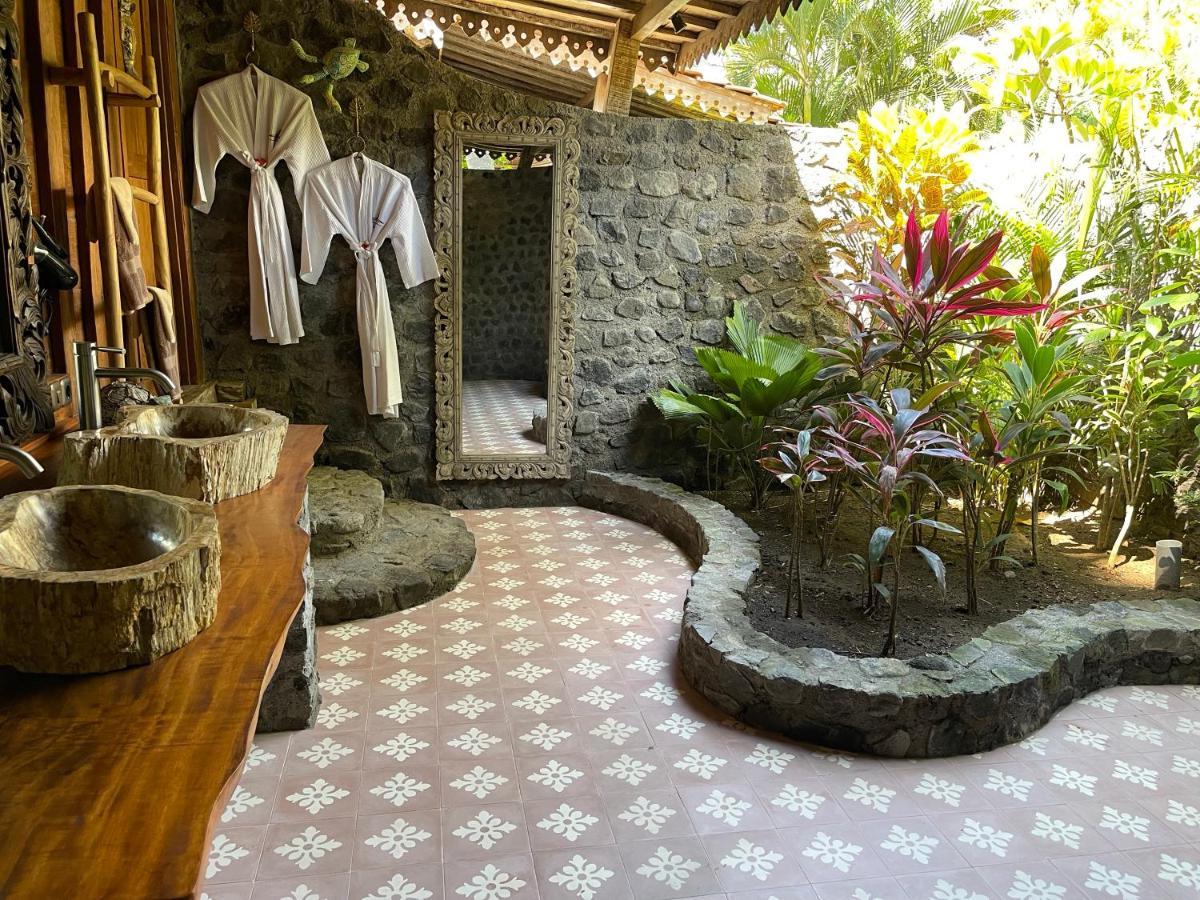 Louka Beach Bali Tianyar Eksteriør bilde